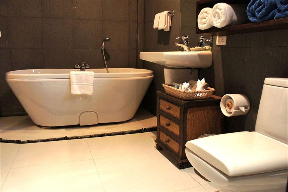 ซาฟารี บีช โฮเทล - SHA Extra Plus Patong ภายนอก รูปภาพ